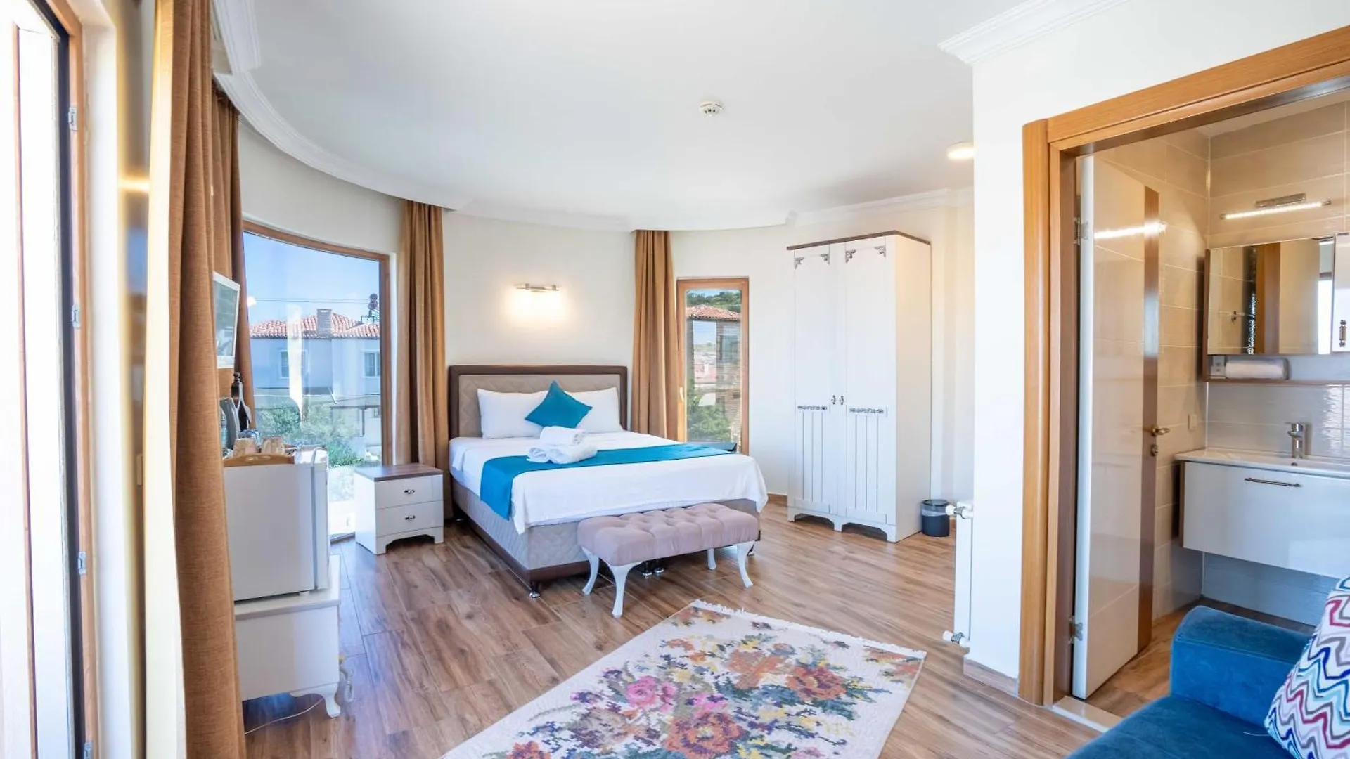 Cunda Giritlioğlu Otel Ayvalı